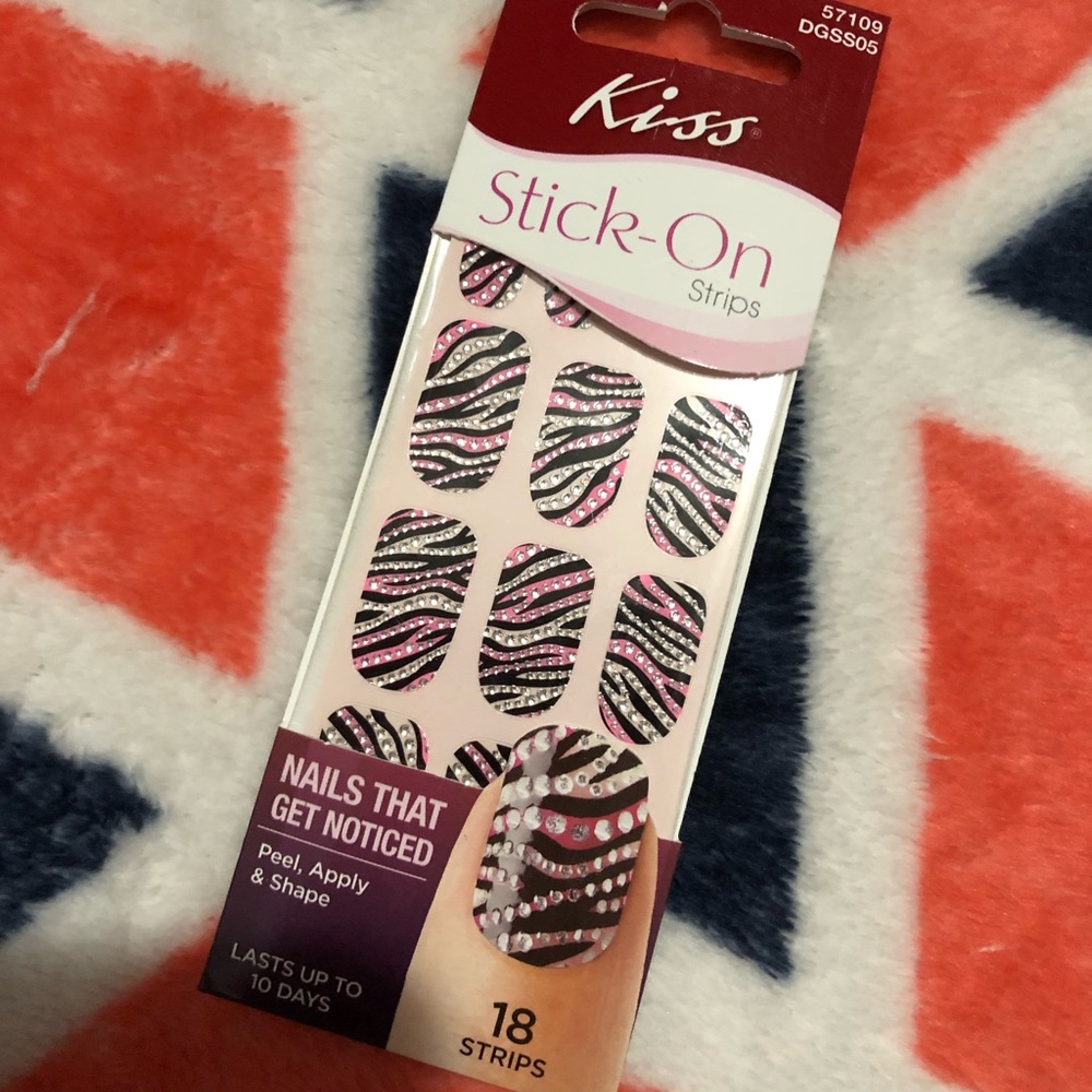 Kiss Zebra Striped Stick-on Nails